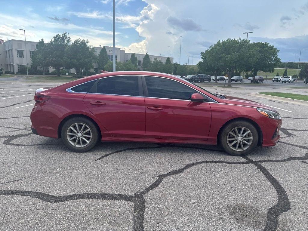 Used 2019 Red Hyundai SE image 2