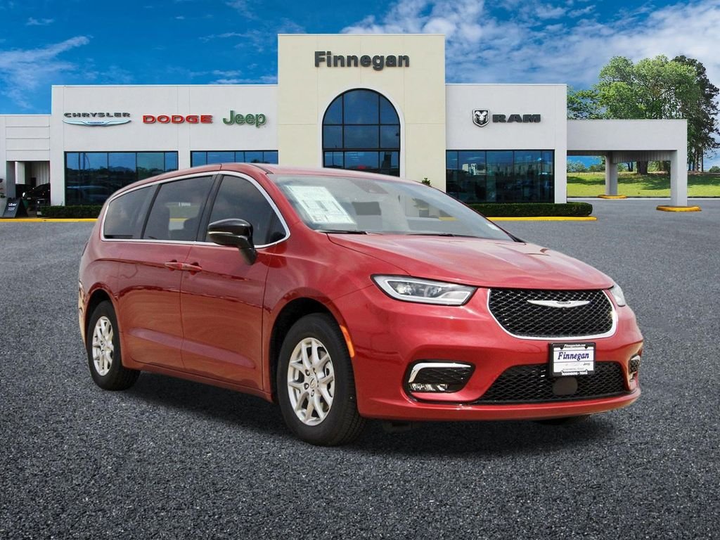 2025 Chrysler Pacifica Select's photo