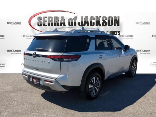 Used 2024  Nissan SL image 9