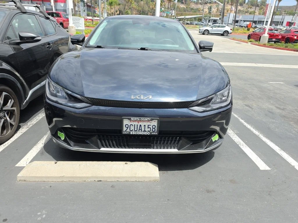Used 2022 Blue Kia Wind image 2