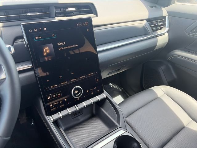 Used 2025 White GMC Elevation image 24