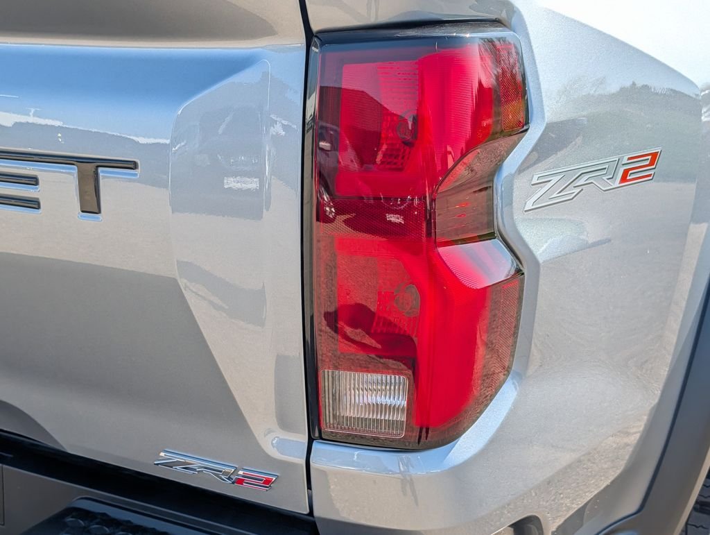 Used 2025 Gray Chevrolet ZR2 image 17