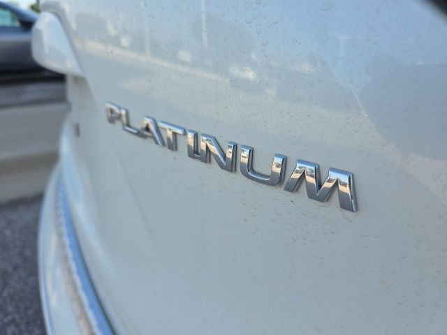 Used 2022 White Nissan Platinum image 5