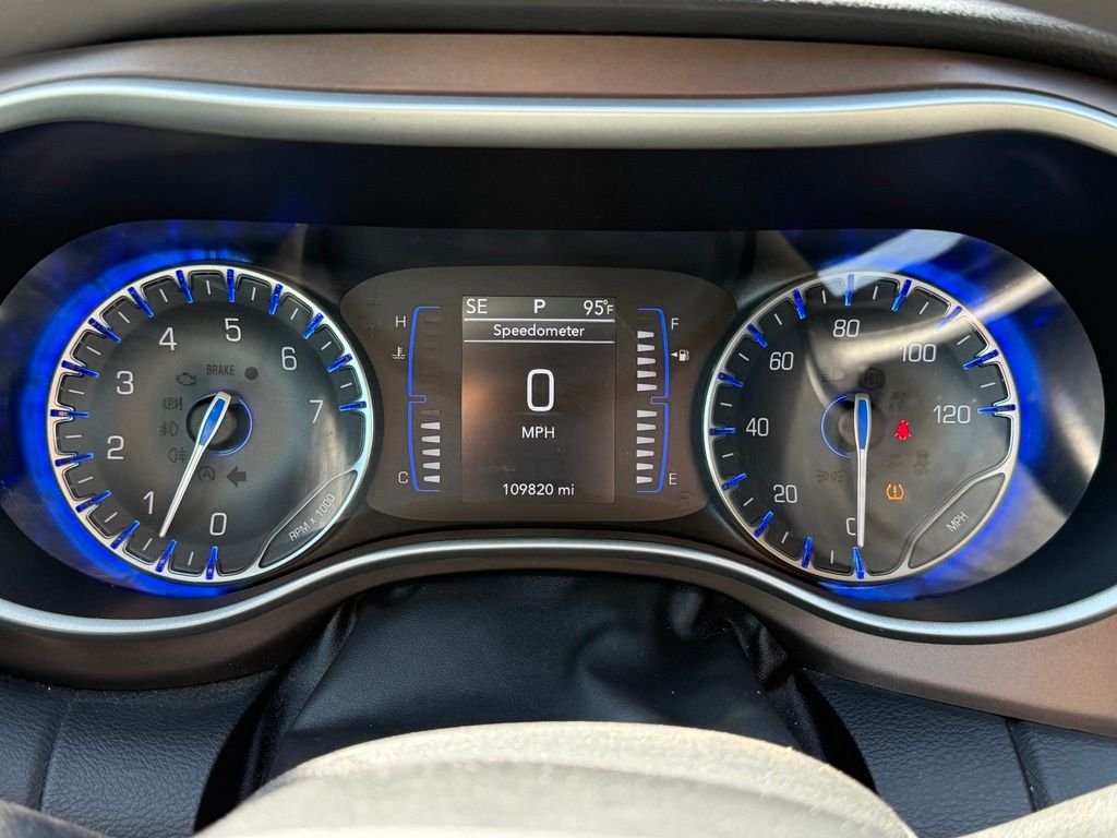 Used 2019 White Chrysler Touring Plus image 17