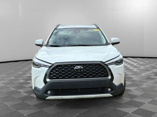 Used 2022 Beige Toyota XLE image 3