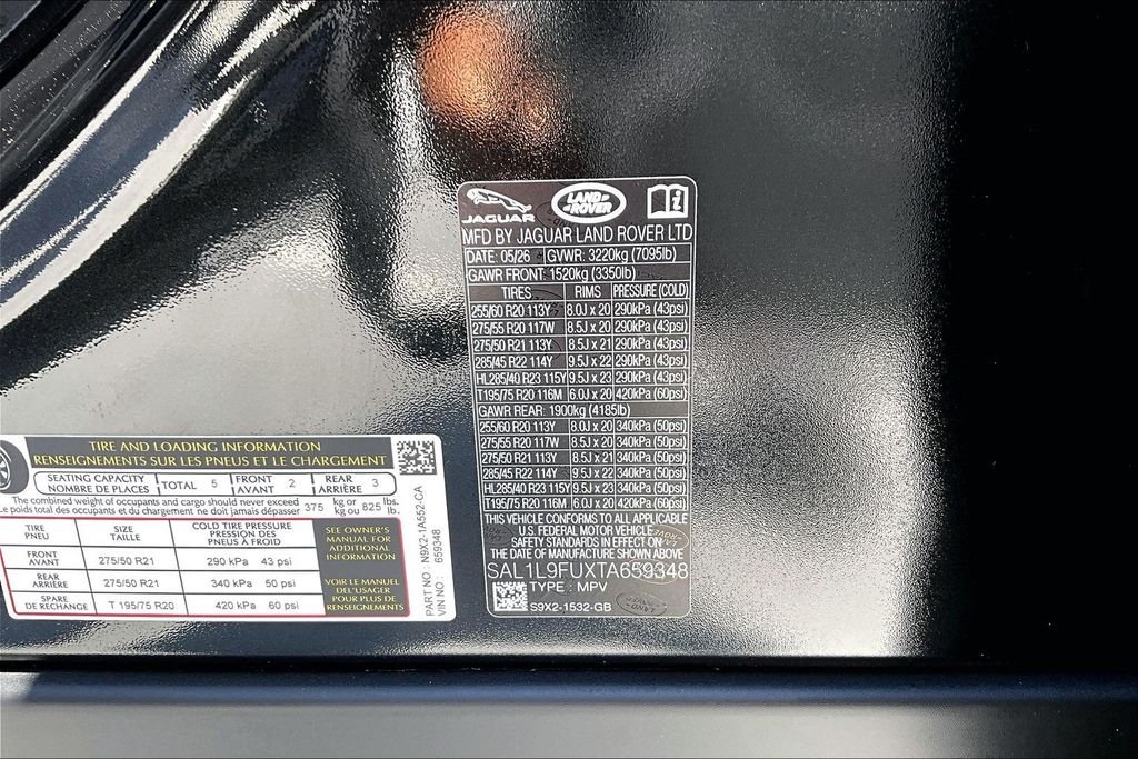 New 2026 SANTORINI BLACK Land Rover Dynamic SE image 8
