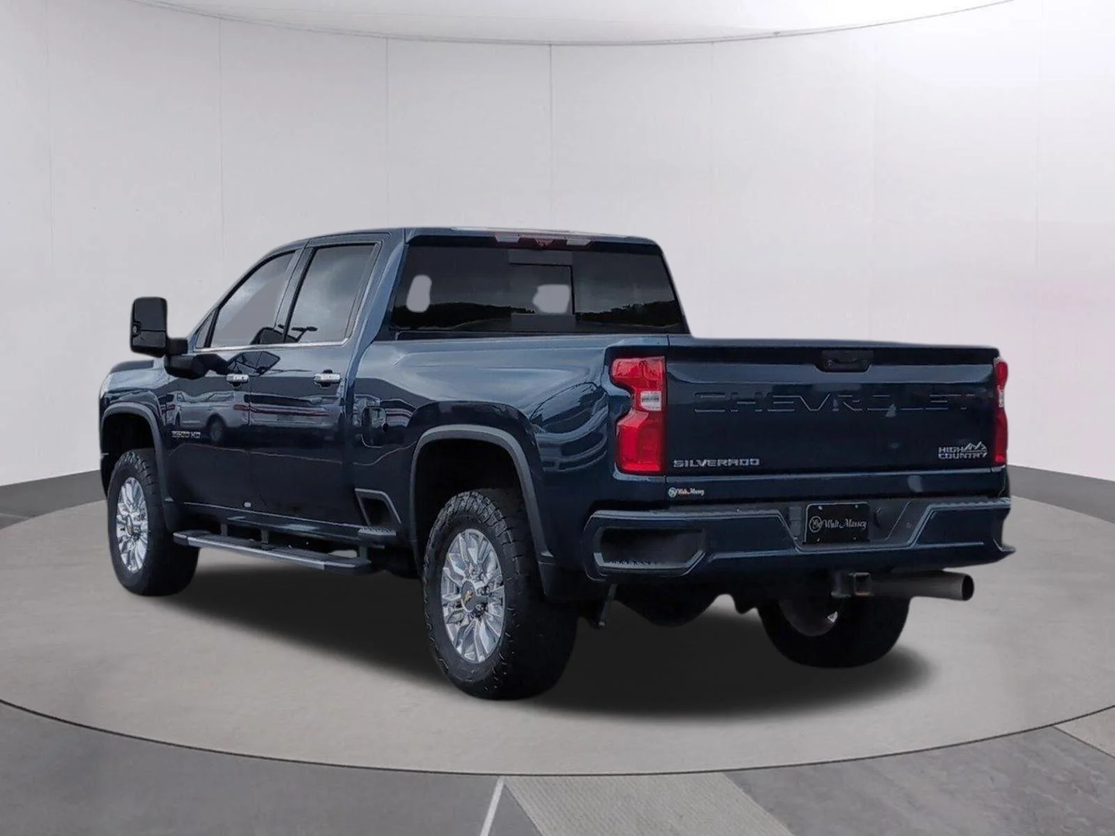Used 2022 Northsky Blue Metallic Chevrolet High Country image 3
