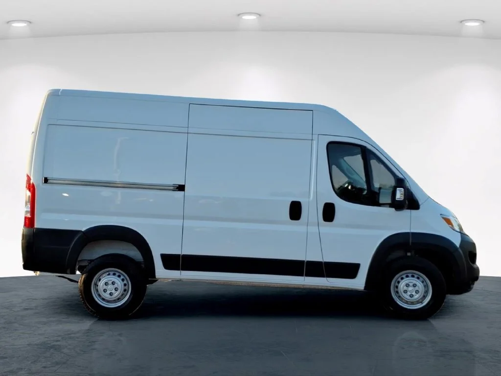Used 2025 White Ram Base image 7