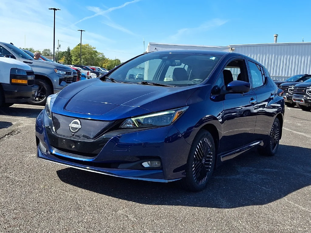 Used 2023 Blue Nissan SV Plus image 4