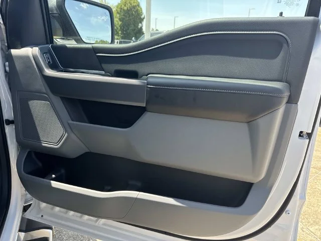 New 2026 Oxford White Ford XLT image 17