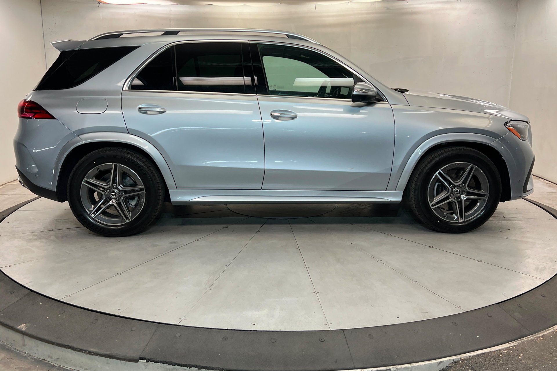 New 2026 Cirrus Silver Metallic Mercedes-Benz GLE 450 image 32