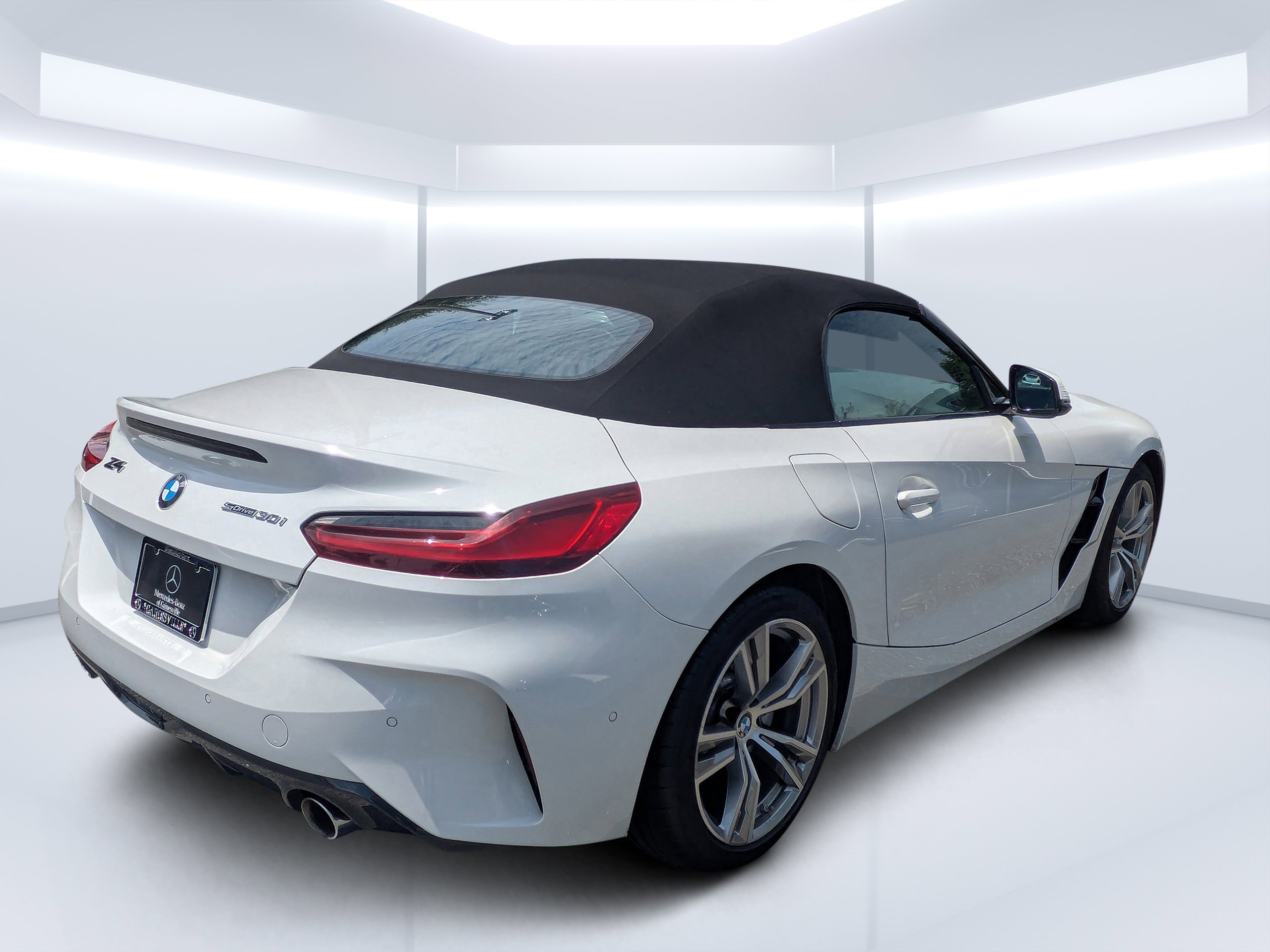 Used 2026 Alpine White BMW sDrive30i image 3