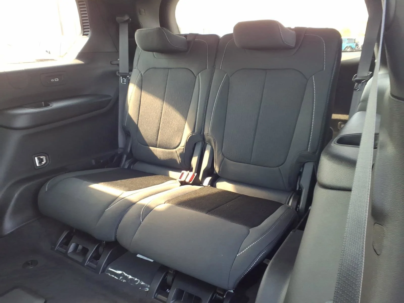 New 2026 Diamond Black Crystal Pearlcoat Jeep Laredo X image 18