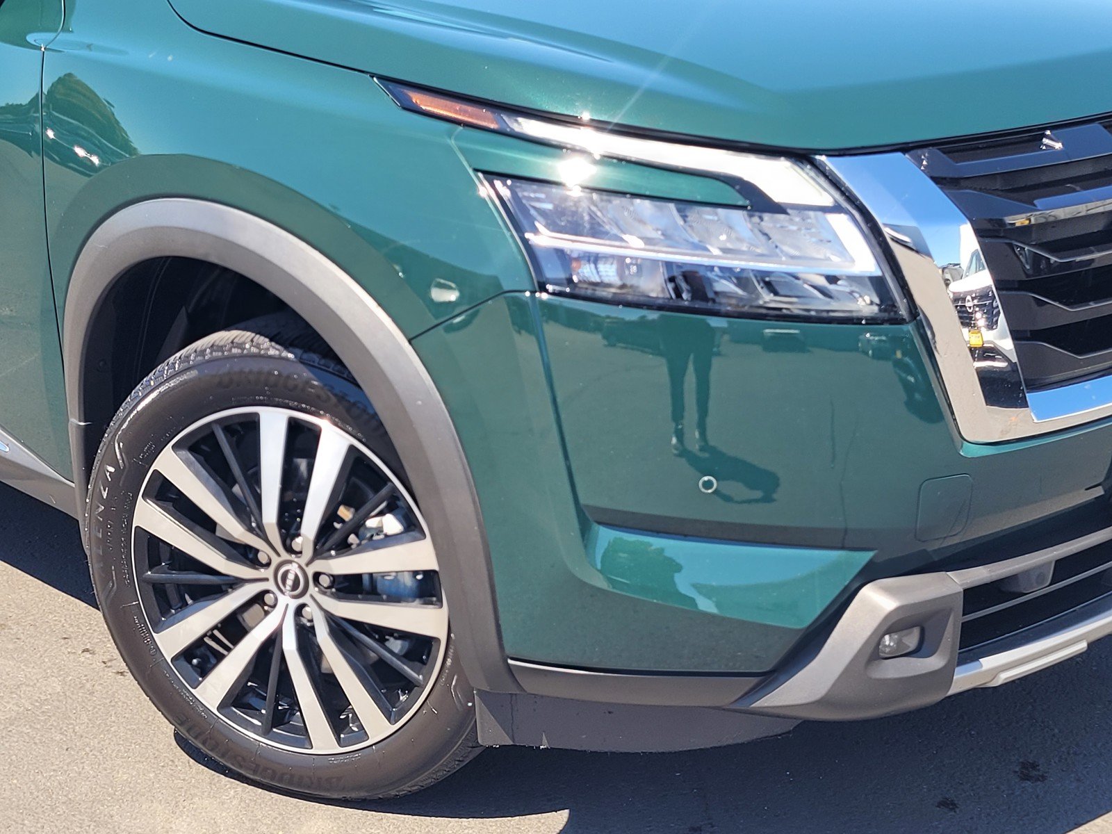 Certified Used 2024 Obsidian Green Pearl Nissan Platinum image 6
