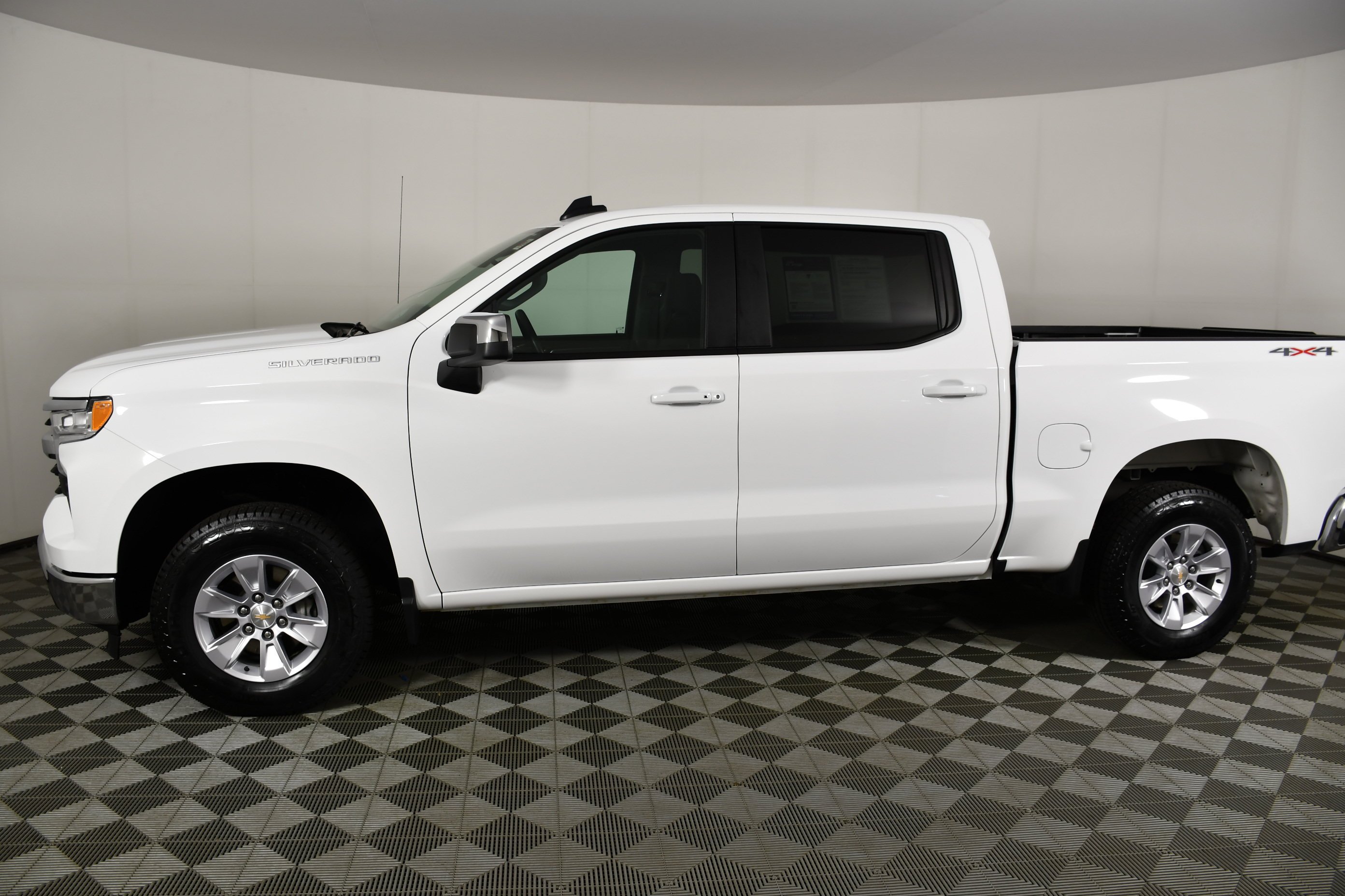 Used 2026 Summit White Chevrolet LT image 9