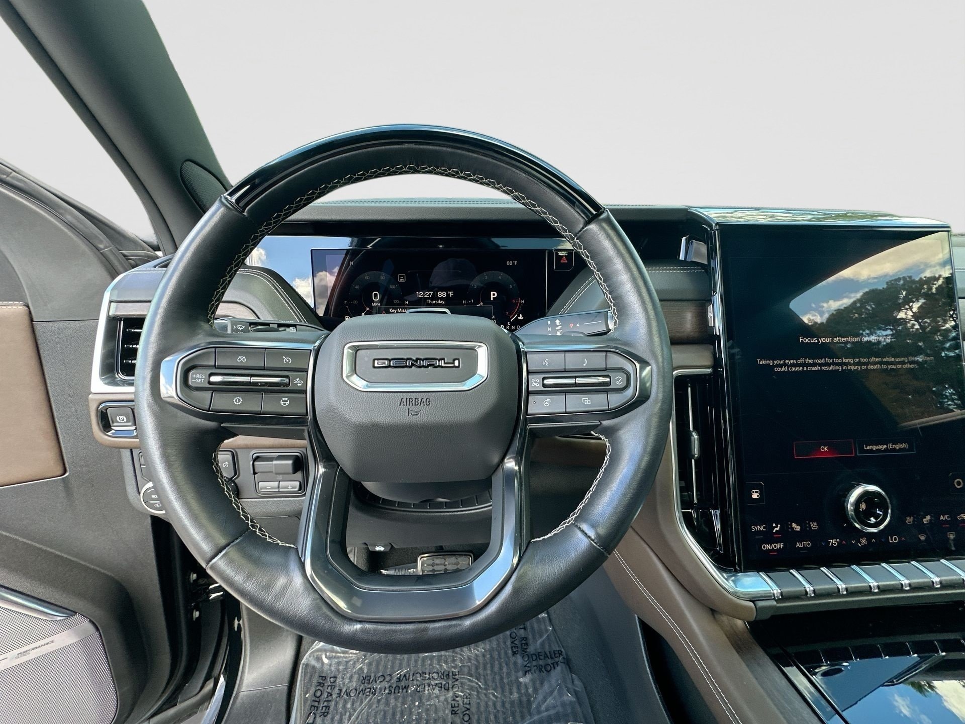2025 GMC Yukon Denali Ultimate - Photo 11