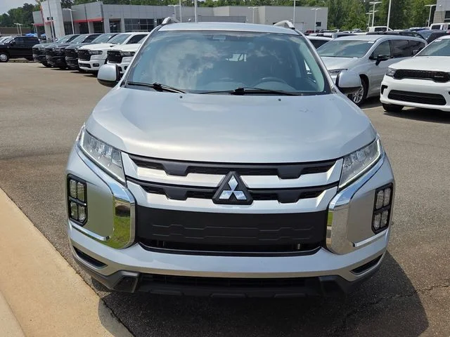 Used 2021  Mitsubishi 2.0 ES image 2