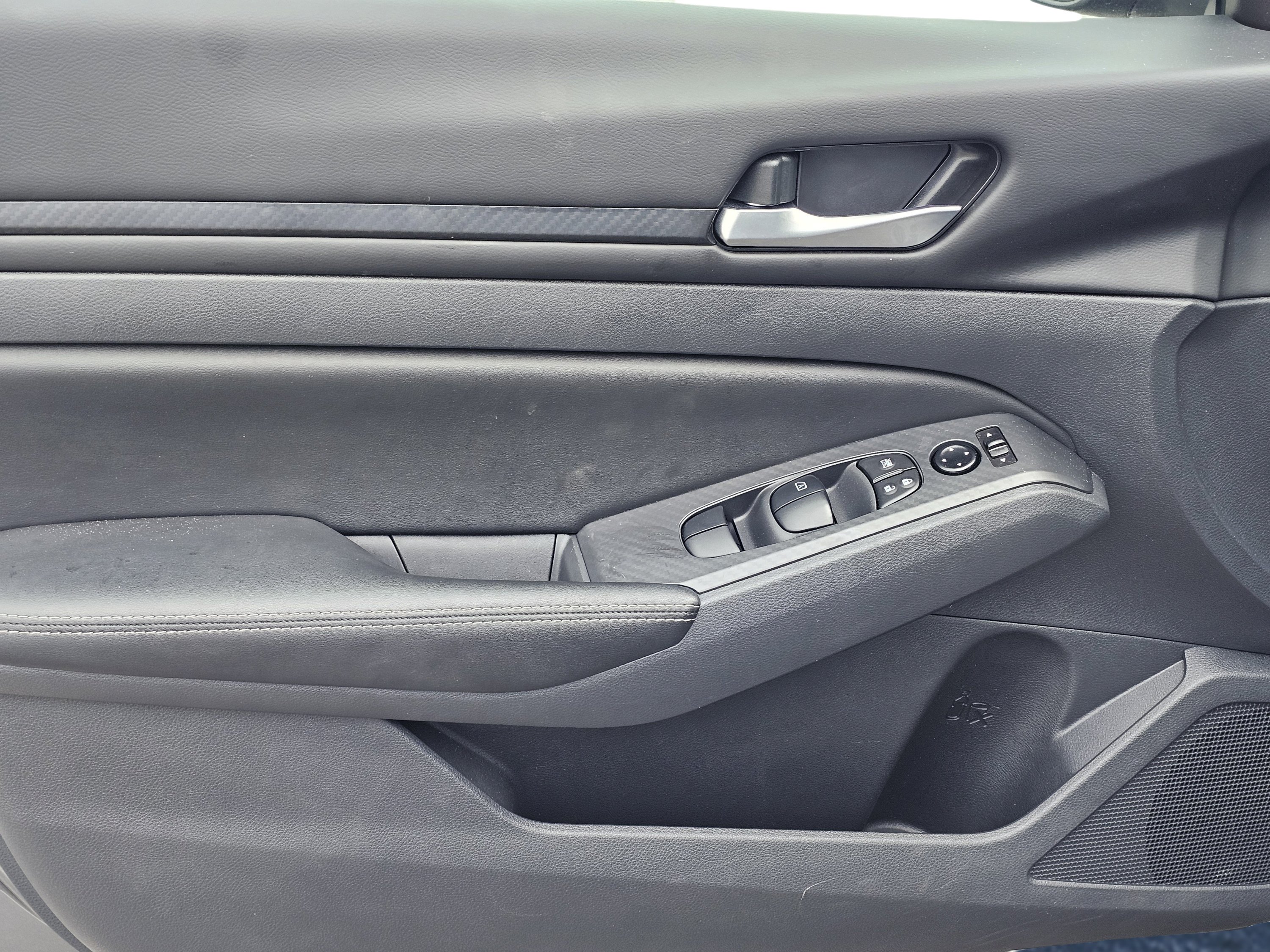 2025 Nissan Altima SV - Photo 12