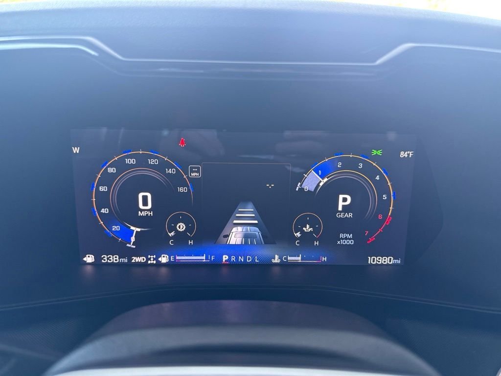 Used 2025 Gray Chevrolet Z71 image 29