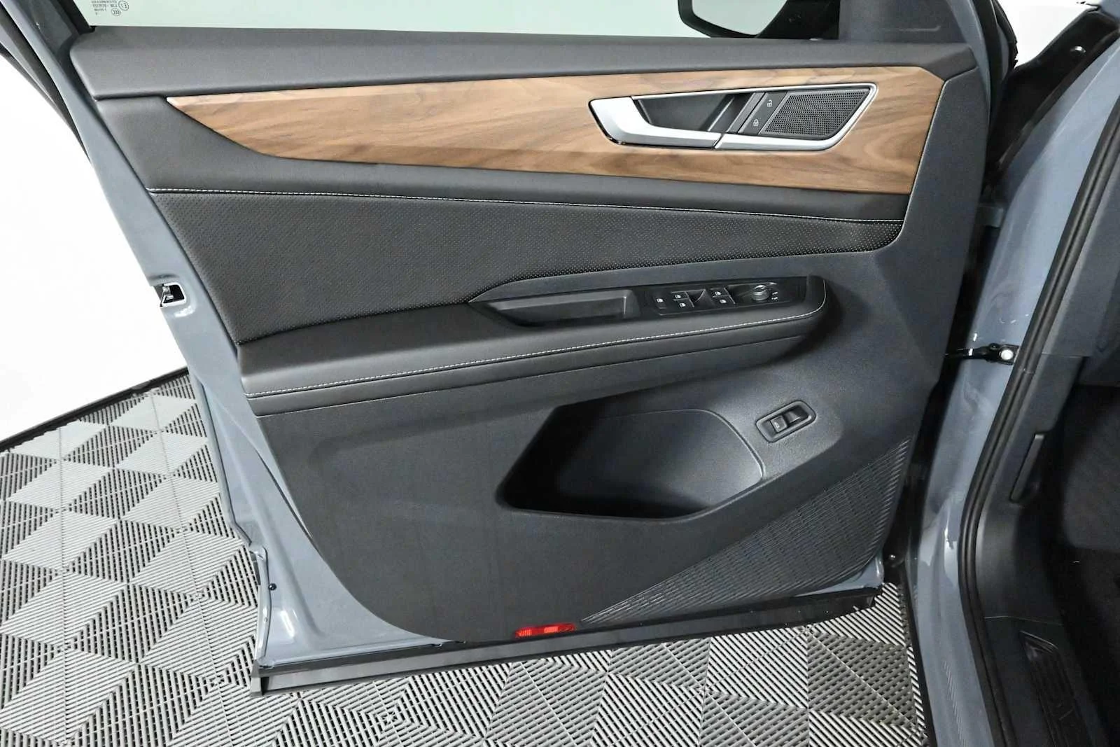 New 2026 Pure Gray Volkswagen 2.0T SE w/Technology image 21