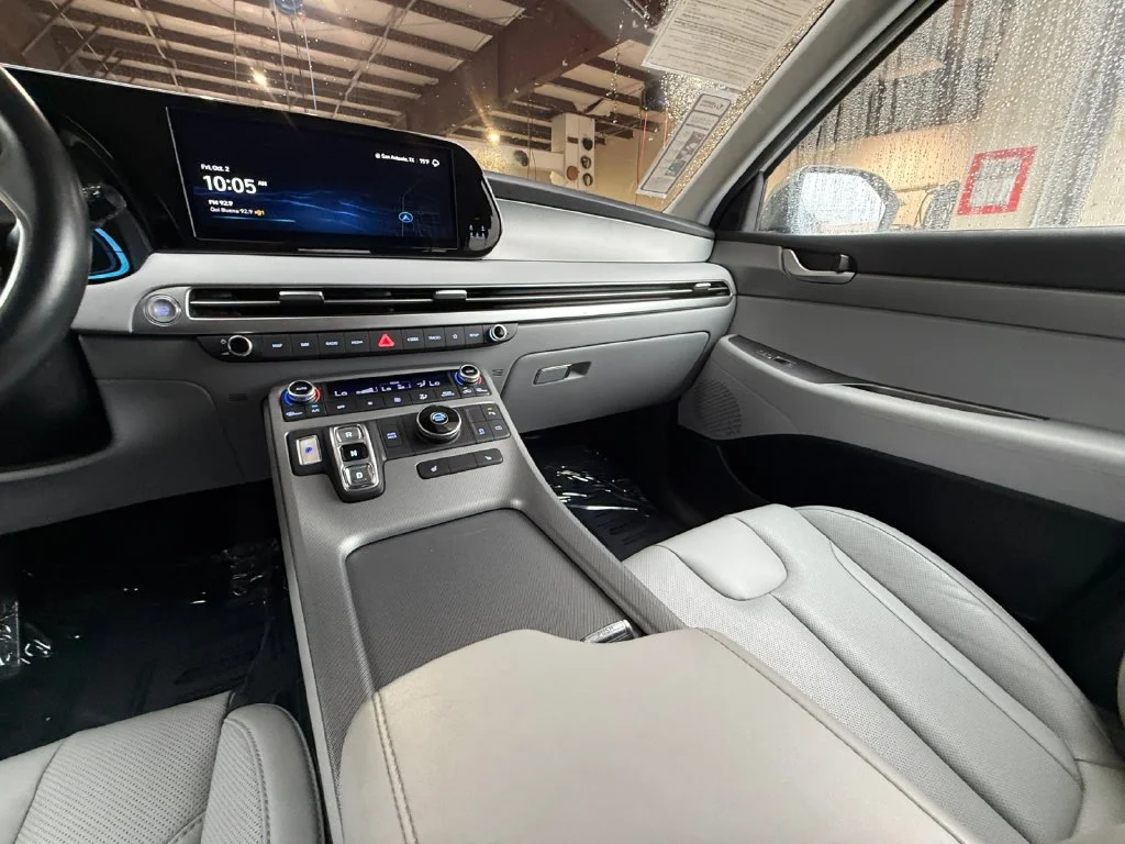Used 2025 Silver Hyundai SEL image 15