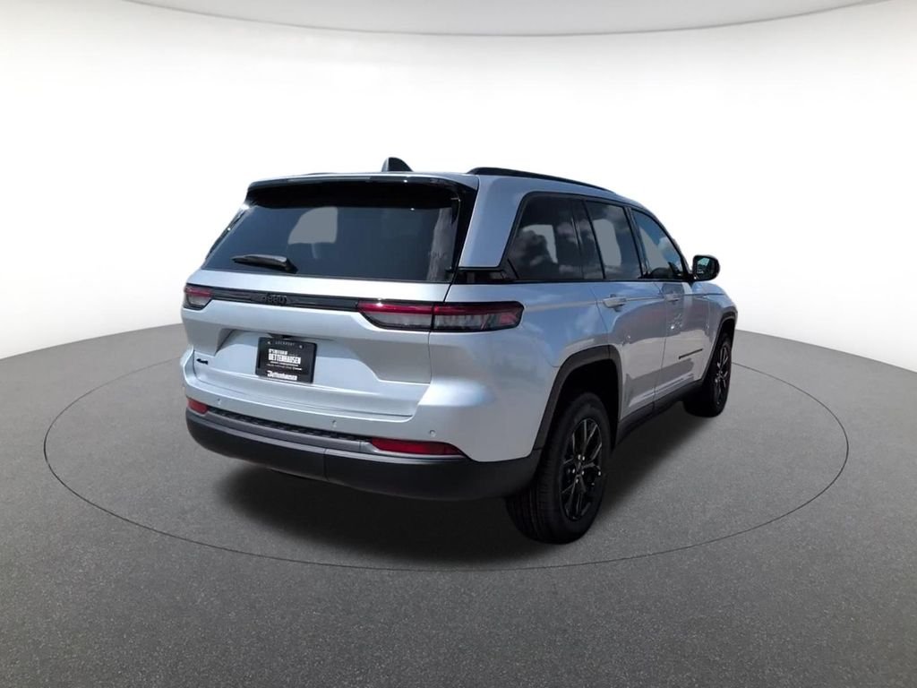 New 2026 Silver Zynith Exterior Paint Jeep Laredo image 5