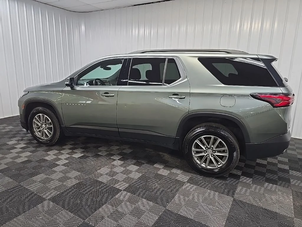 Used 2023 Green Chevrolet LT image 4