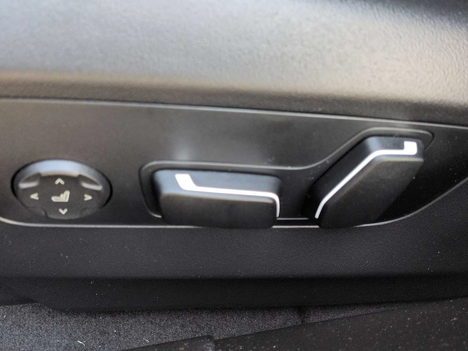 New 2027 Dark Graphite Metallic BMW 550e xDrive image 17
