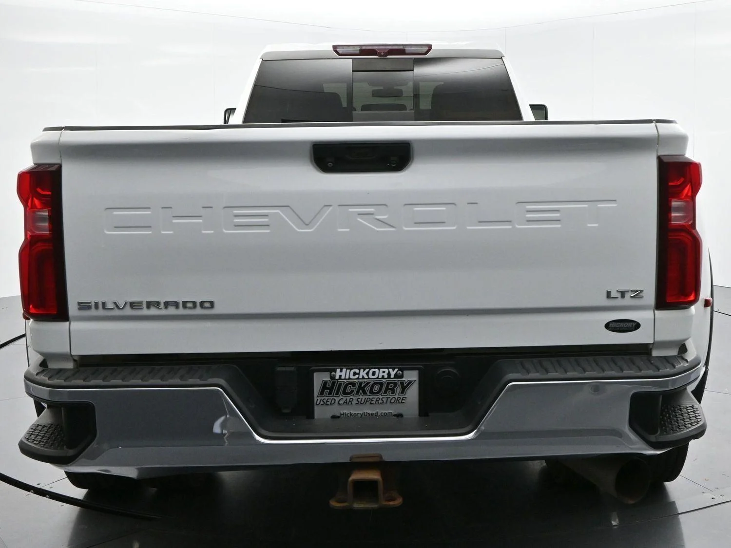 Used 2022 Summit White Chevrolet LTZ image 6