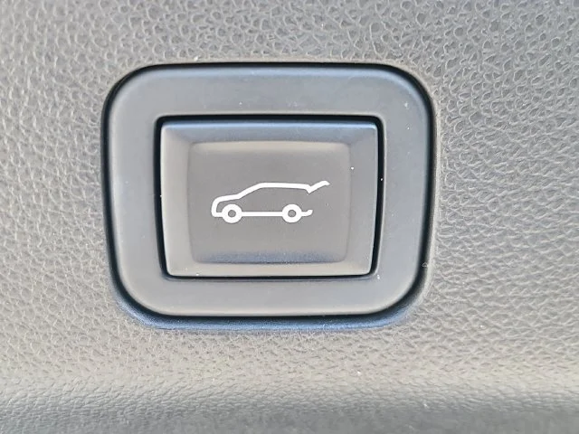 Used 2023 SUMMIT WHITE Chevrolet LT image 11