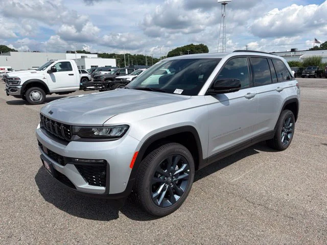 New 2026 Silver Jeep  image 3