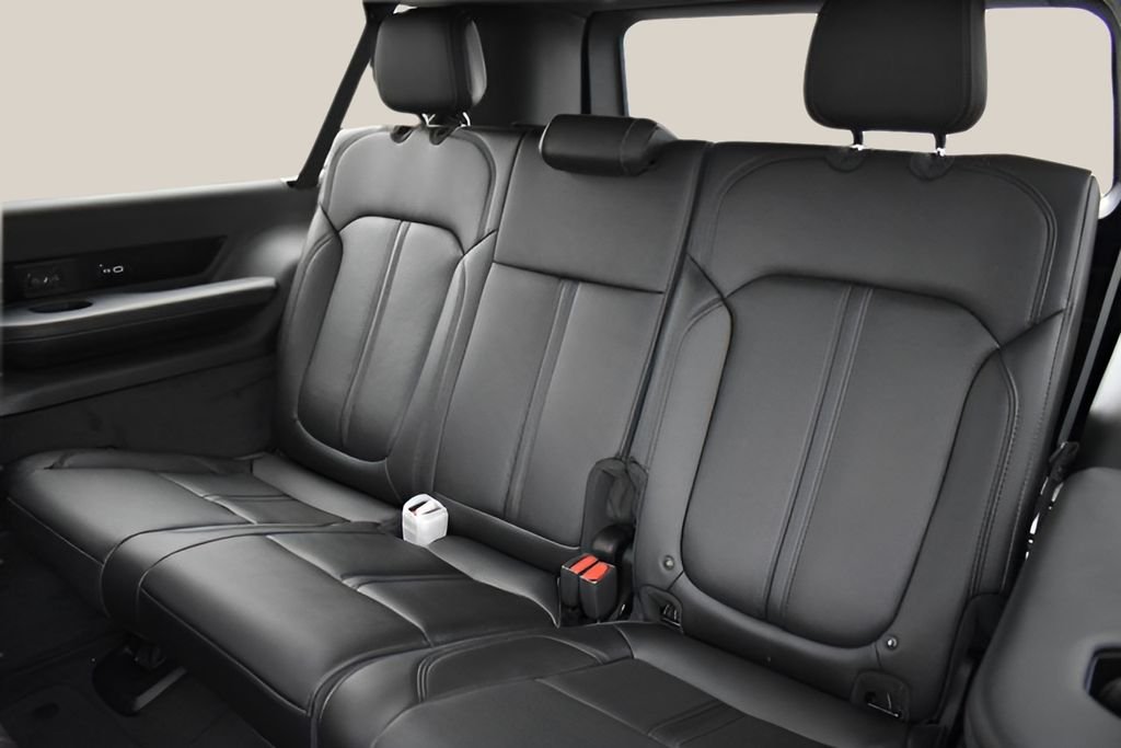 Used 2023 Black Jeep Base image 24