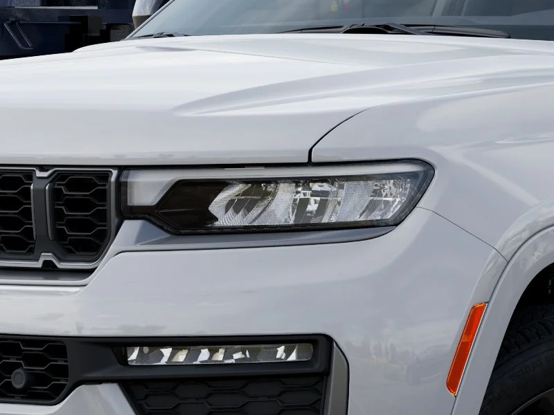 New 2026 Bright White Clear-Coat Exterior Paint Jeep Limited image 6