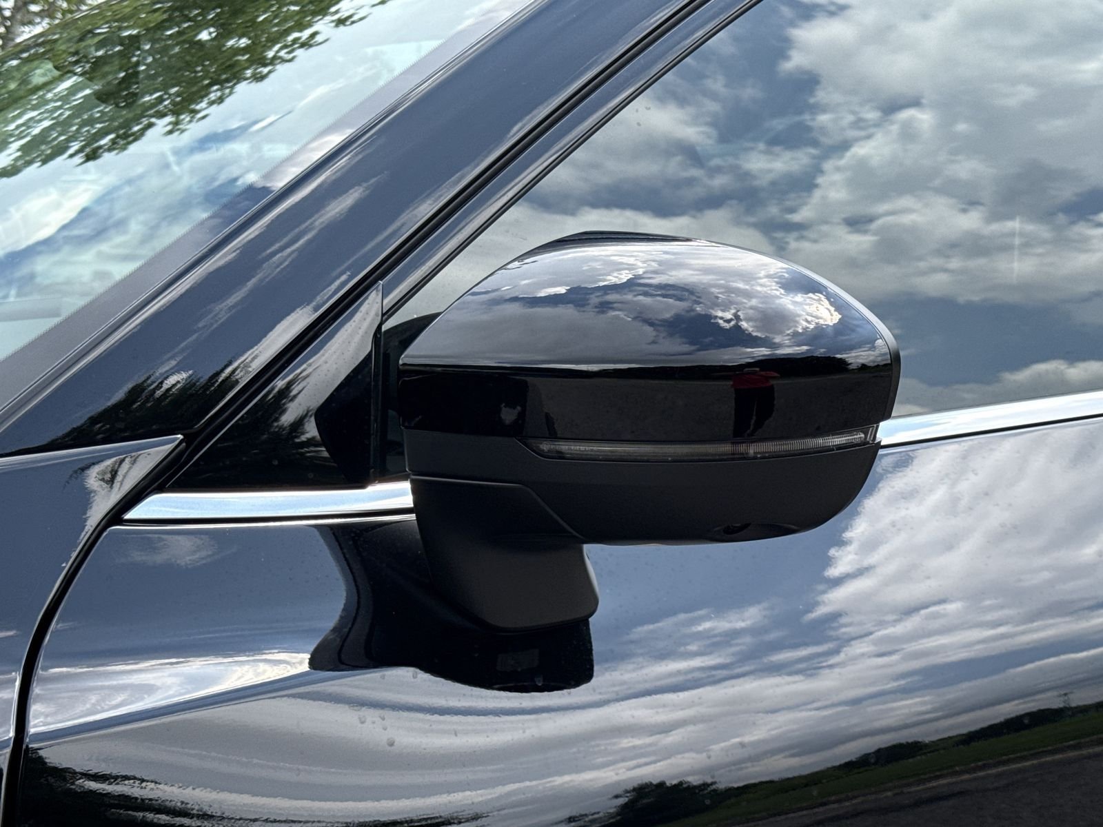 New 2026 Black Nissan SL image 28