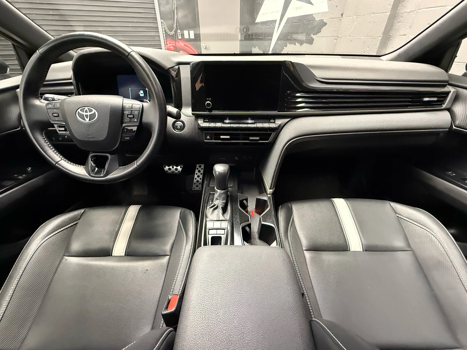 Used 2025 Midnight Black Metallic (218) Toyota SE image 20
