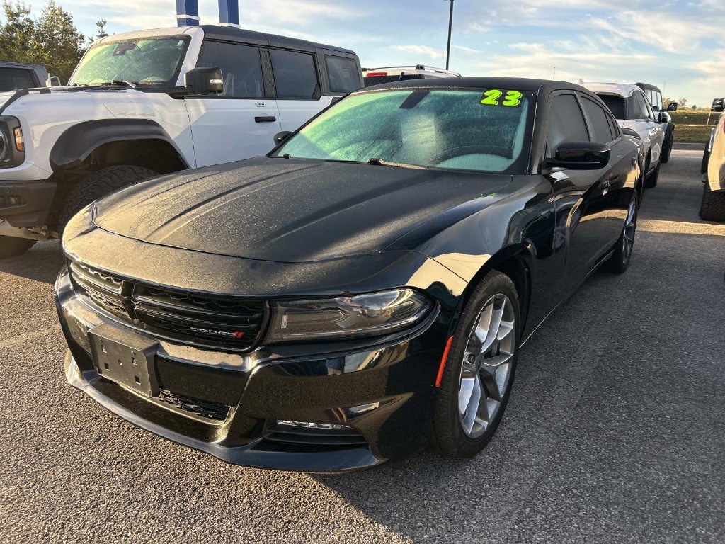 Used 2023 Pitch Black Clearcoat Dodge SXT image 5