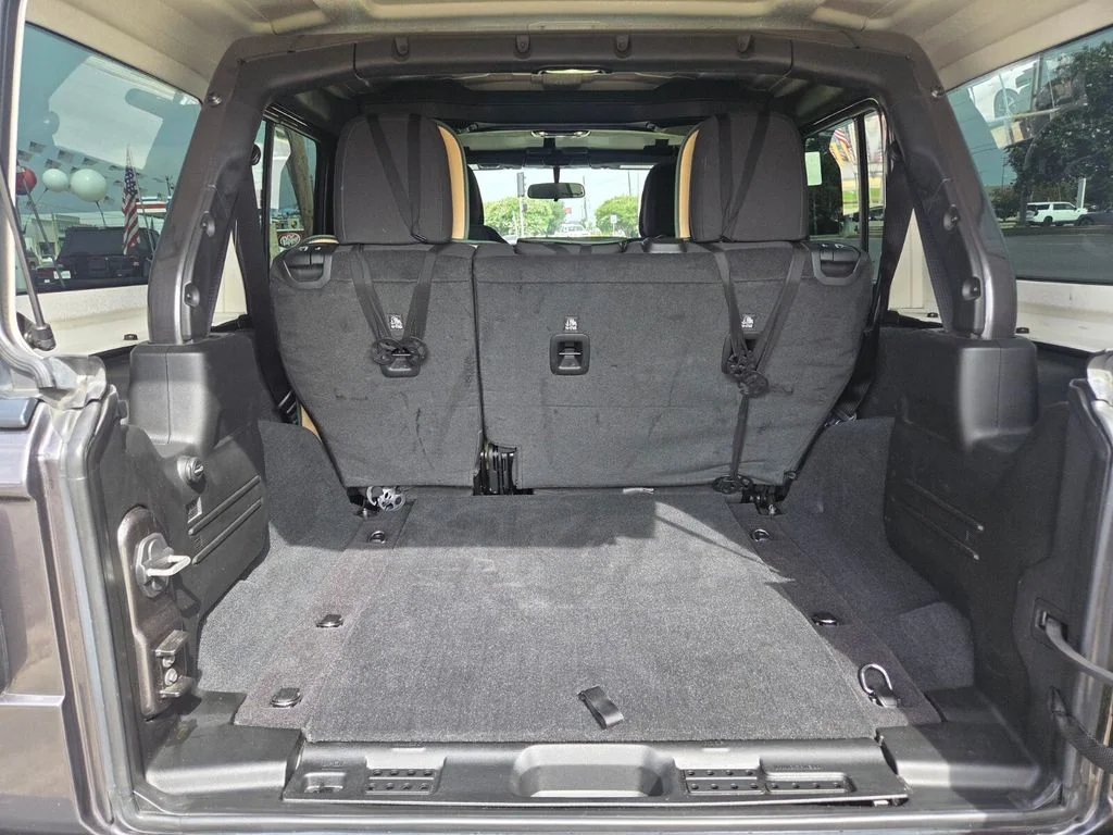 Used 2023 Gray Jeep Sport S image 21
