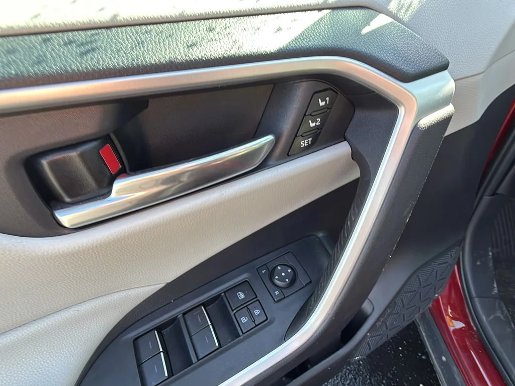 2024 Toyota RAV4 XLE Premium - Photo 9
