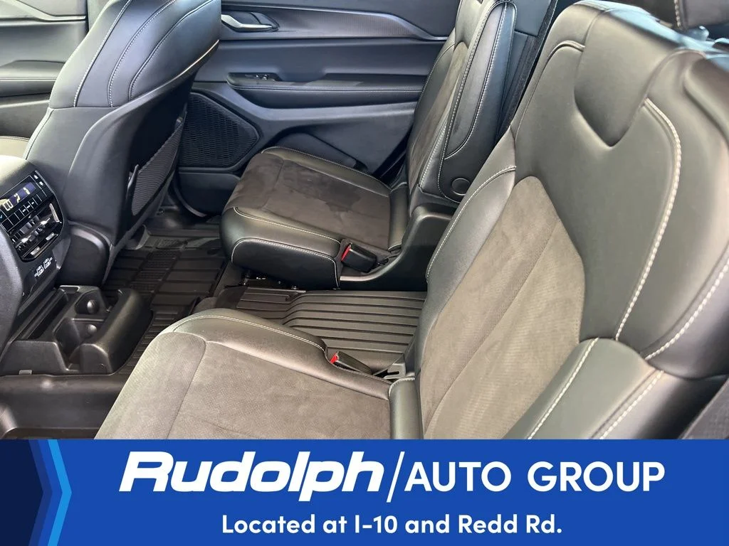 Used 2025 Silver Jeep Altitude image 28