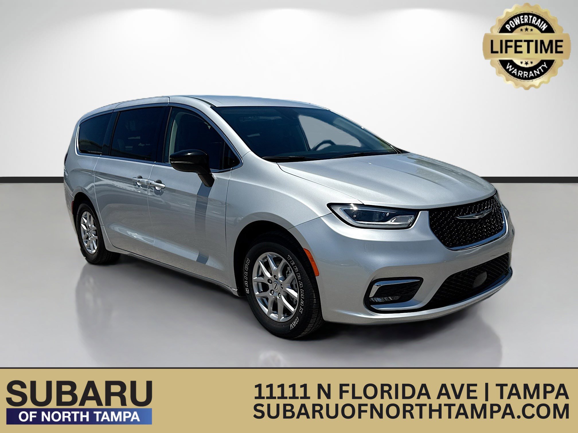 2024 Chrysler Pacifica Touring L's photo
