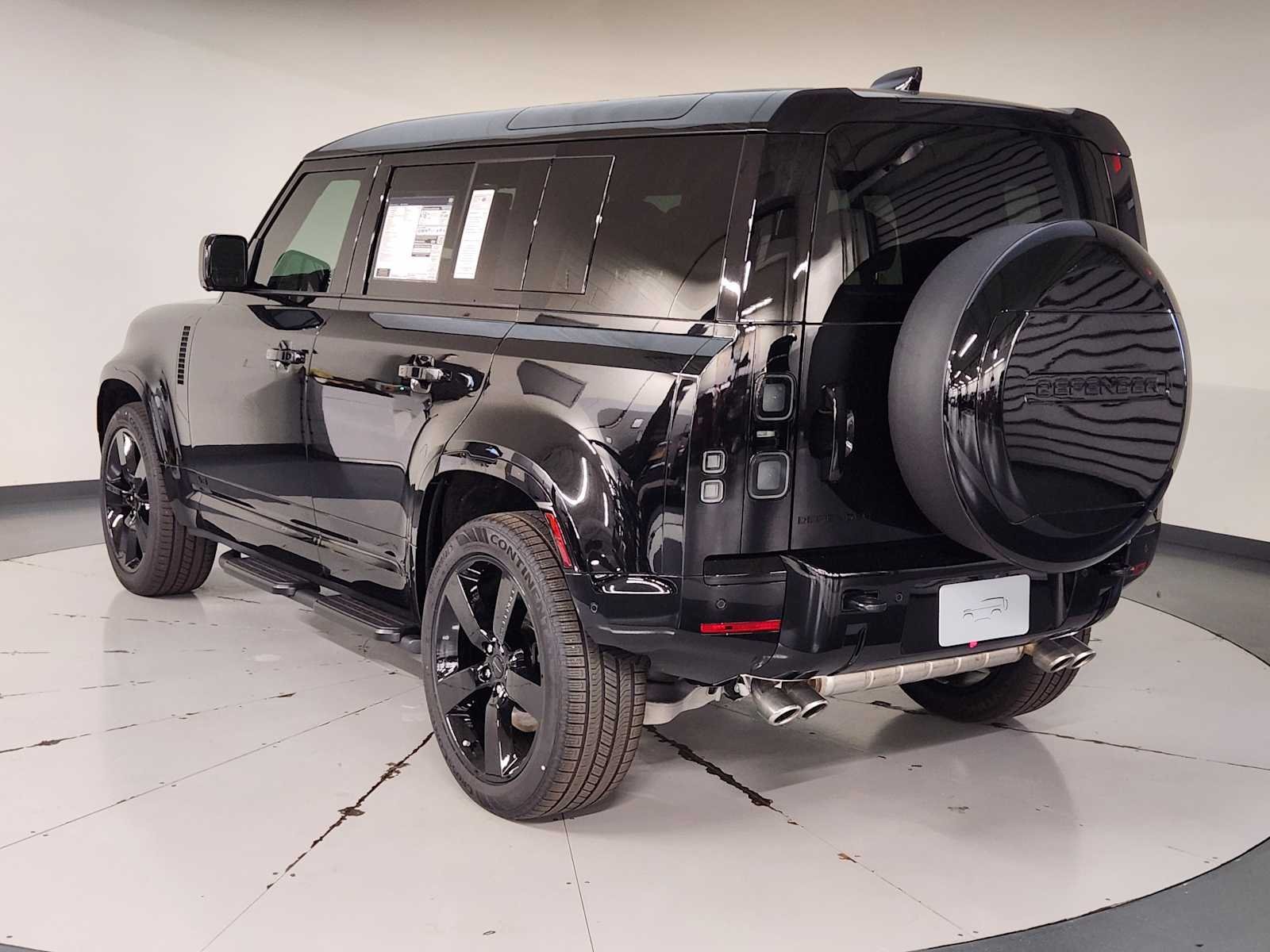 2026 Land Rover Defender V8 - Photo 6
