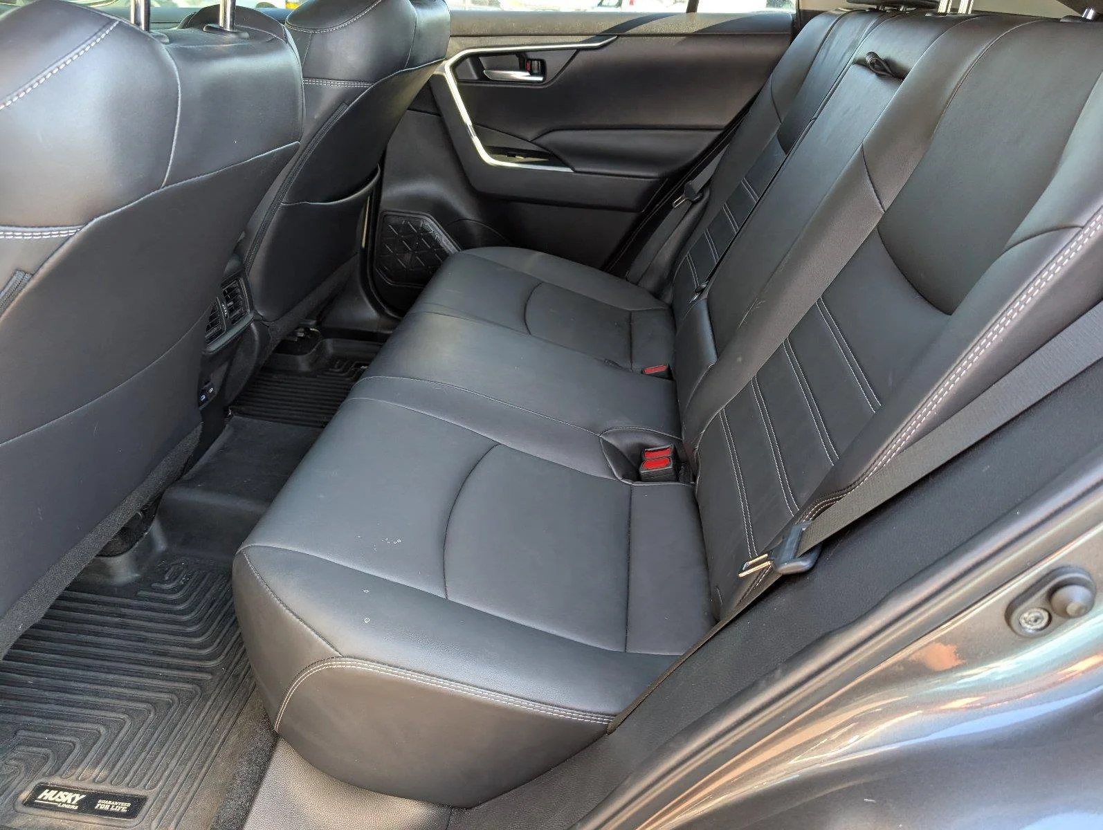 Used 2022 Magnetic Gray Metallic Toyota XLE Premium image 33