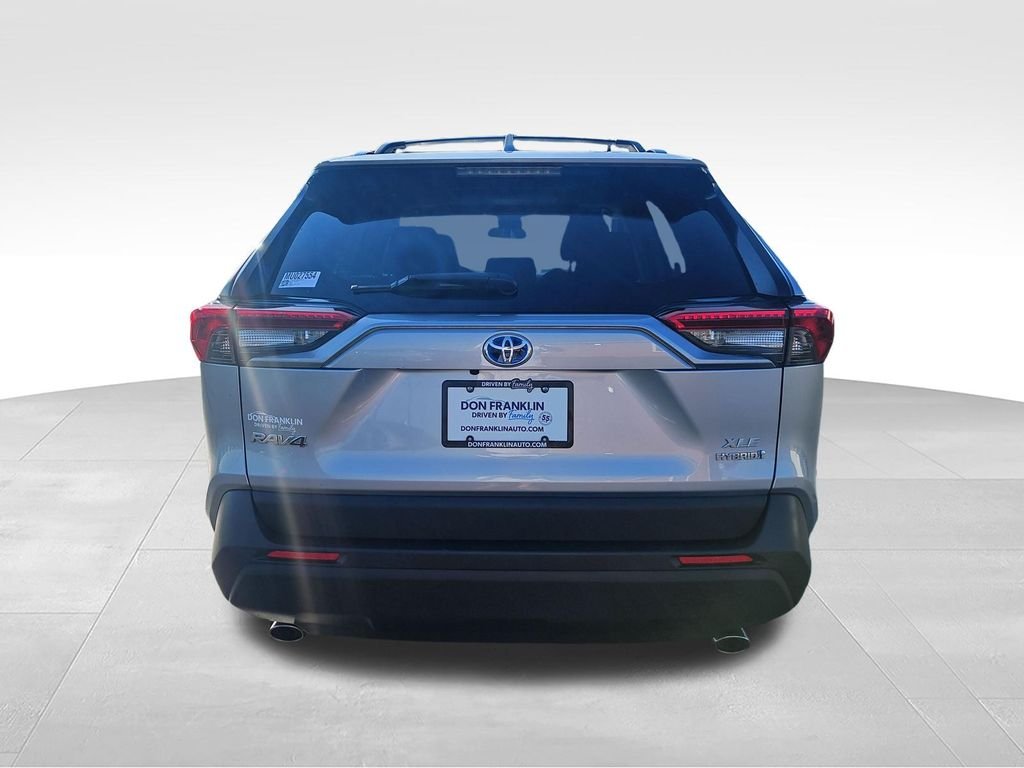 Used 2021 Silver Toyota XLE image 4