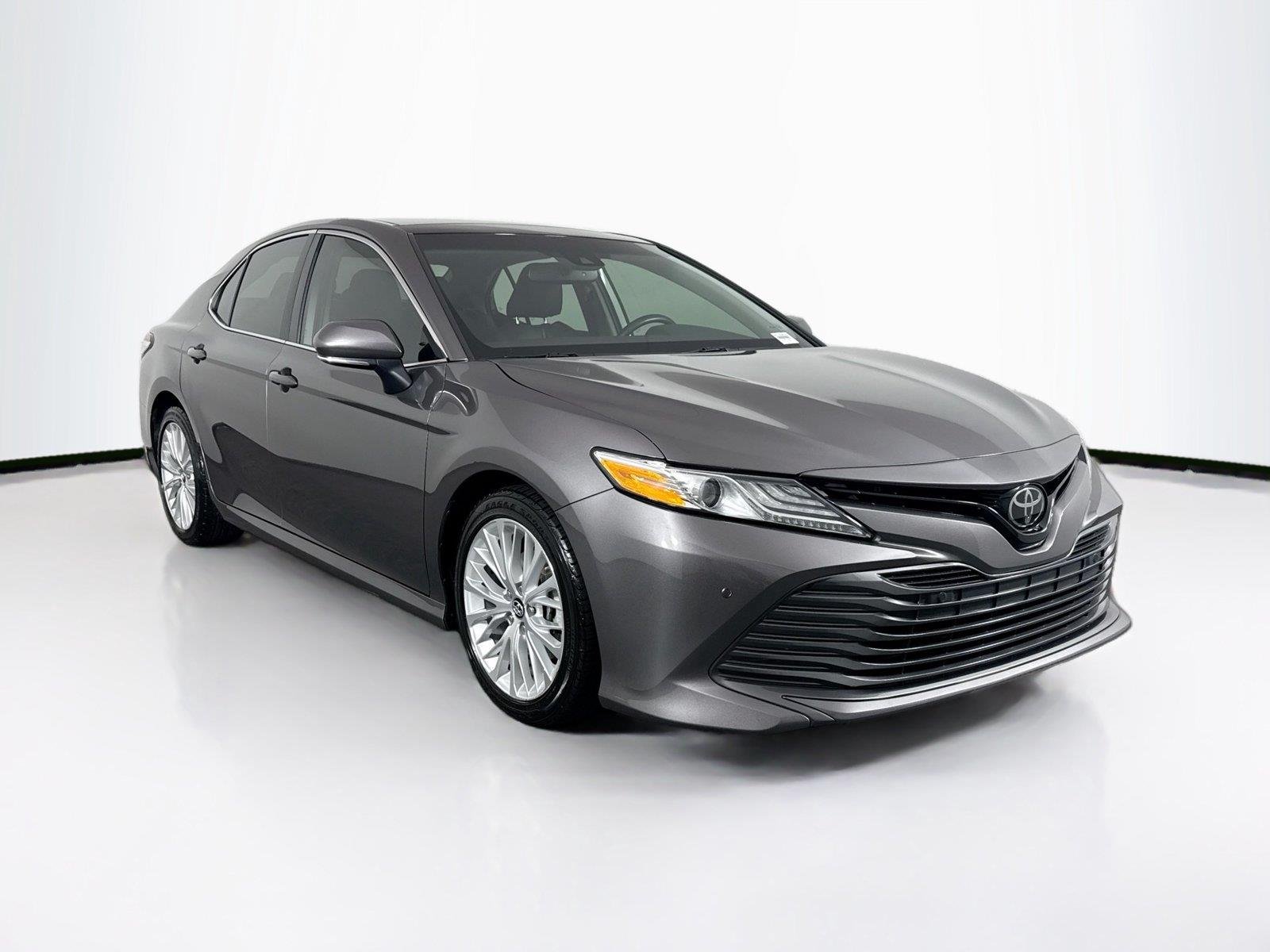 Used 2018 Predawn Gray Mica Toyota XLE image 9