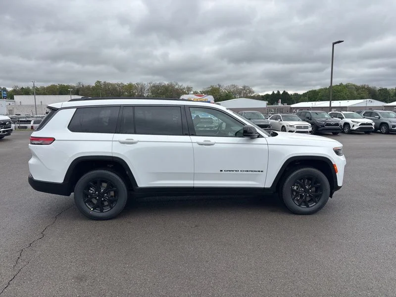 New 2026 Bright White Clear-Coat Exterior Paint Jeep Altitude image 2