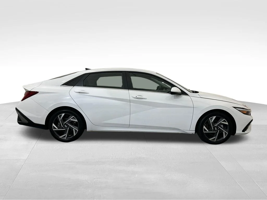 Used 2024 White Hyundai SEL image 7