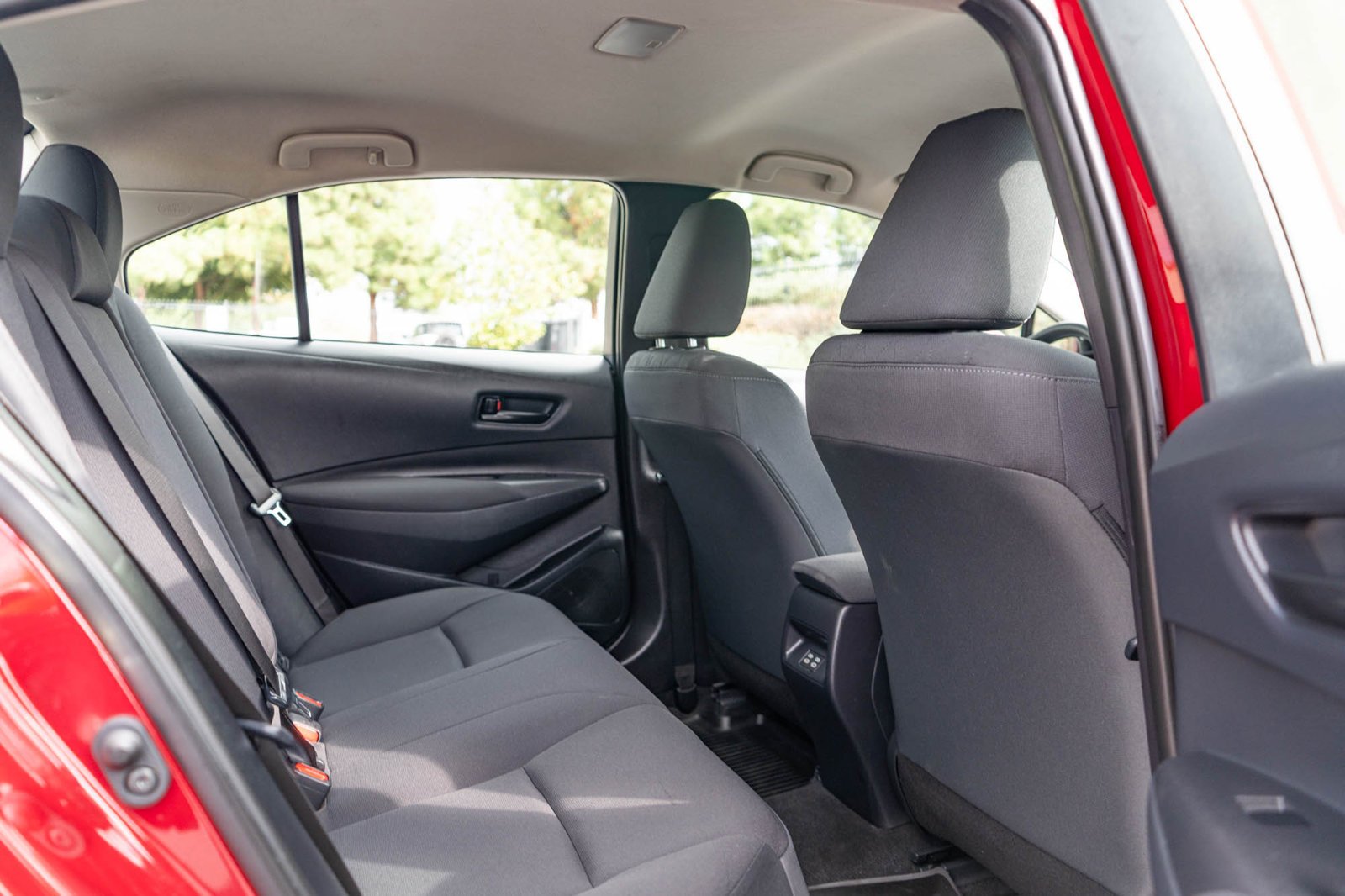 Certified Used 2025 Pearl Toyota LE image 18