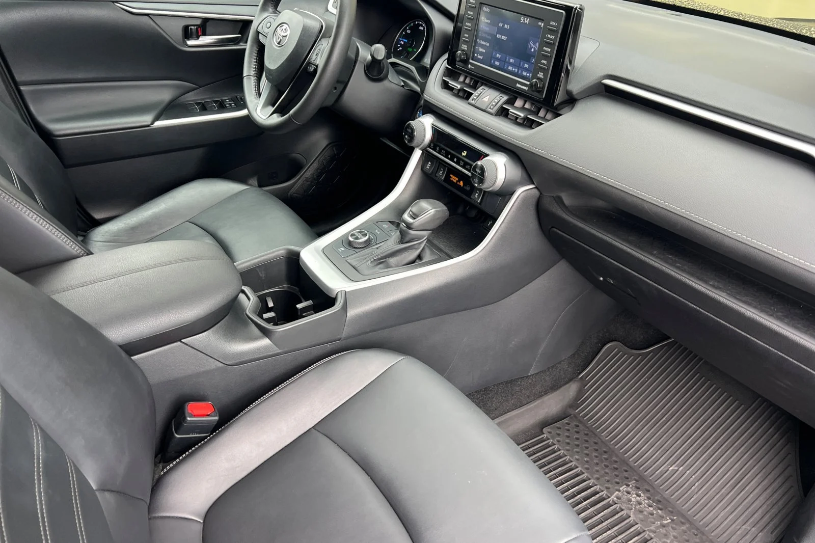 Certified Used 2022 Magnetic Gray Metallic Toyota Hybrid XLE Premium image 16