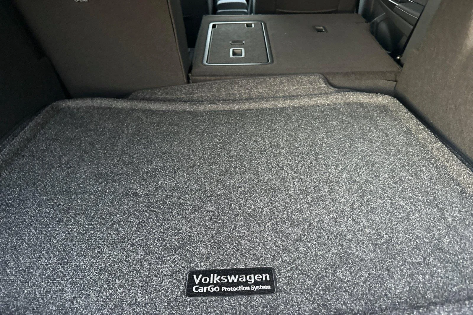 New 2026 Monument Gray w/Deep Black Roof Volkswagen SE Black image 15