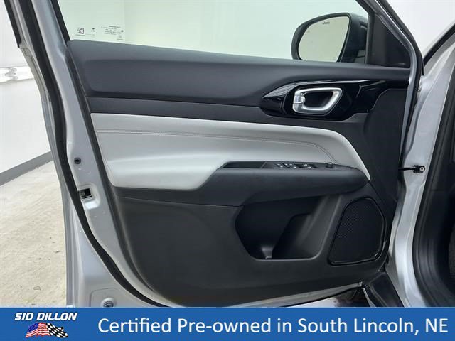 Used 2025 Silver Zynith Met Jeep Limited image 14